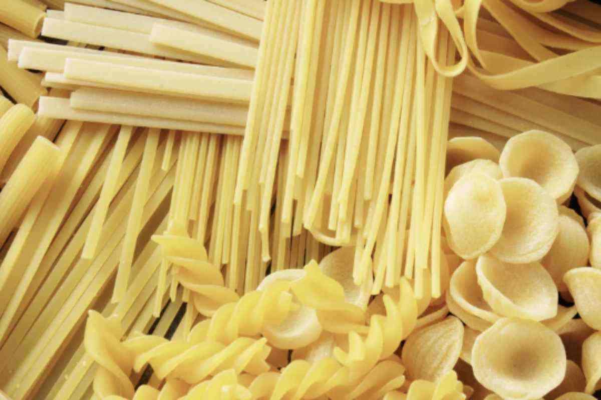 Eurospin, ecco chi produce la pasta 2 La presenza di pasta Eurospin prodotta da grandi pastifici italiani testimonia un cambiamento significativo nella percezione e nell’offerta dei discount.