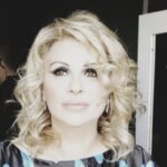 La sua casa, rifugio privato lontano dai riflettori, rispecchia appieno la sua personalità vivace e decisa, offrendo uno sguardo esclusivo sulla